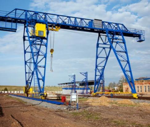 Монтаж двух консольно-козловых кранов
